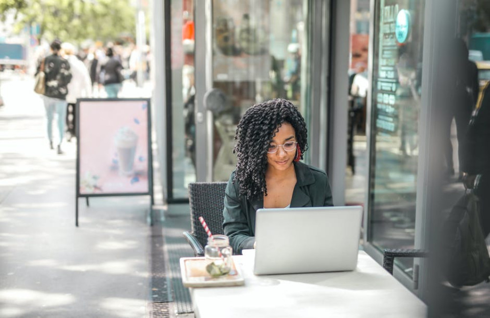 Veel op reis en toch overal je mail checken? Gebruik webmail!